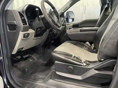 2017 Ford F350 Reg Cab, $21000. Photo 3