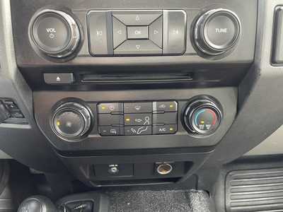 2017 Ford F350 Reg Cab, $21000. Photo 6