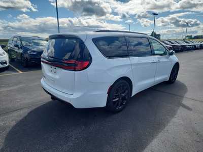2021 Chrysler Pacifica, $0. Photo 2