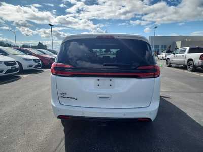 2021 Chrysler Pacifica, $0. Photo 3