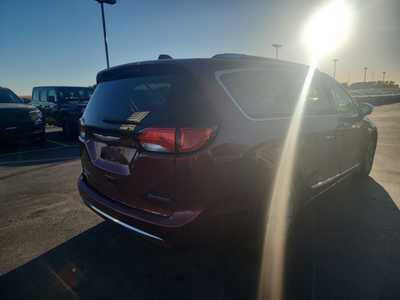 2017 Chrysler Pacifica, $11500. Photo 2