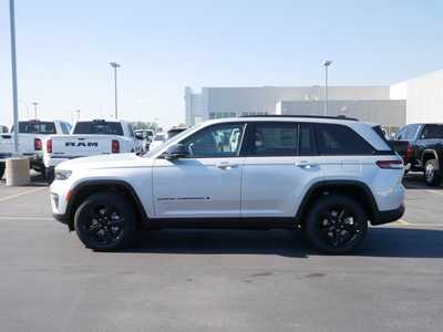 2025 Jeep Grand Cherokee, $45195. Photo 3