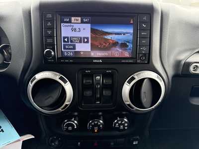 2014 Jeep Wrangler Unlimited, $22000. Photo 8