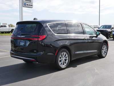2026 Chrysler Pacifica, $44574. Photo 2