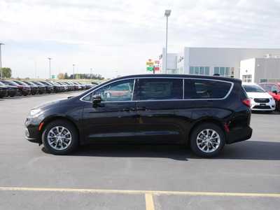 2026 Chrysler Pacifica, $44574. Photo 3