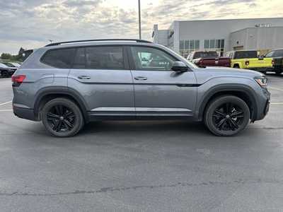 2023 Volkswagen Atlas, $34000. Photo 2