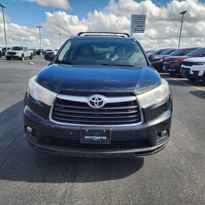 2016 Toyota Highlander, $0. Photo 6