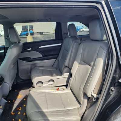 2016 Toyota Highlander, $0. Photo 8