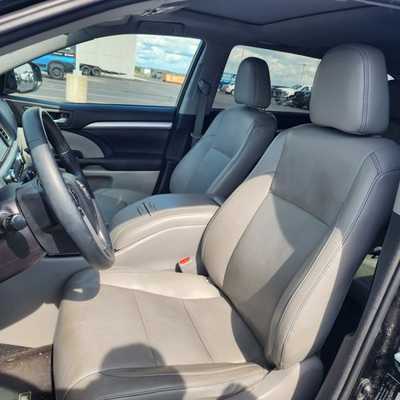 2016 Toyota Highlander, $0. Photo 9