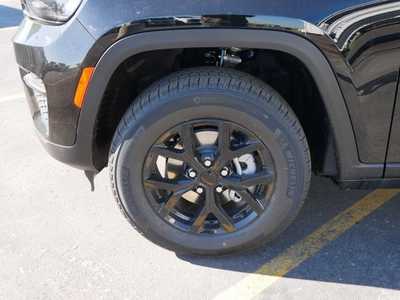 2025 Jeep Grand Cherokee, $42979. Photo 4