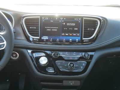2026 Chrysler Pacifica, $37515. Photo 9