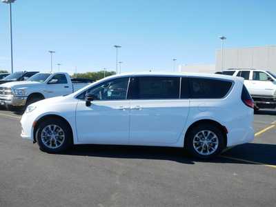 2026 Chrysler Pacifica, $37015. Photo 3