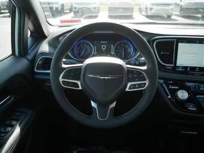 2026 Chrysler Pacifica, $48796. Photo 10