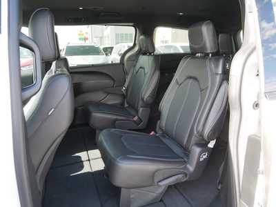 2026 Chrysler Pacifica, $48796. Photo 7