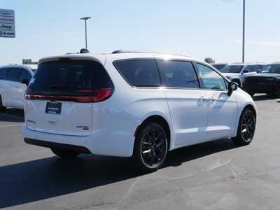 2026 Chrysler Pacifica, $48796. Photo 2