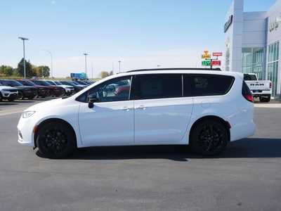 2026 Chrysler Pacifica, $48796. Photo 3
