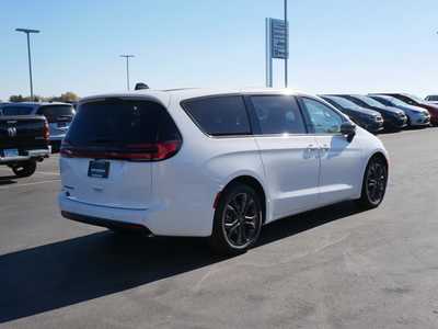 2026 Chrysler Pacifica, $41484. Photo 2