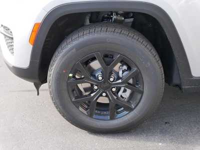 2025 Jeep Grand Cherokee, $42979. Photo 4