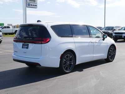 2026 Chrysler Pacifica, $41984. Photo 2