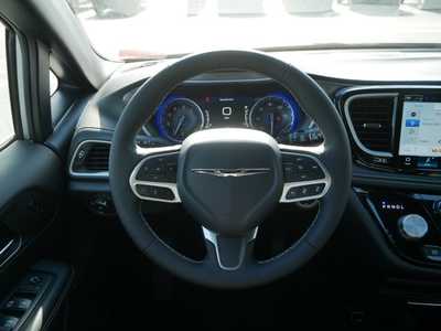 2026 Chrysler Pacifica, $44000. Photo 11