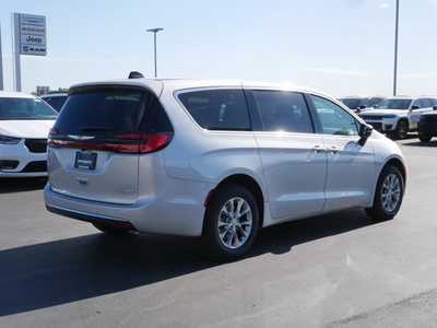2026 Chrysler Pacifica, $44000. Photo 2