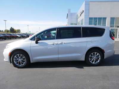 2026 Chrysler Pacifica, $44000. Photo 3