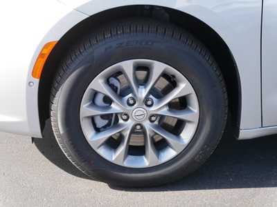 2026 Chrysler Pacifica, $44000. Photo 4