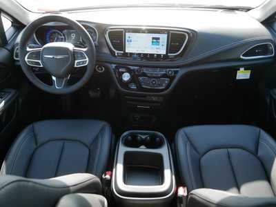 2026 Chrysler Pacifica, $44000. Photo 9