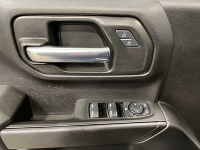 2025 Chevrolet 1500 Crew Cab, $39000. Photo 6