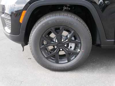 2025 Jeep Grand Cherokee, $40333. Photo 4