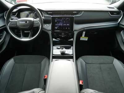 2025 Jeep Grand Cherokee, $40333. Photo 9