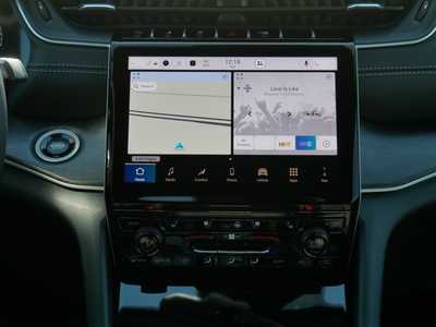 2025 Jeep Grand Cherokee, $49201. Photo 10