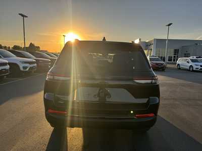 2025 Jeep Grand Cherokee, $39000. Photo 4