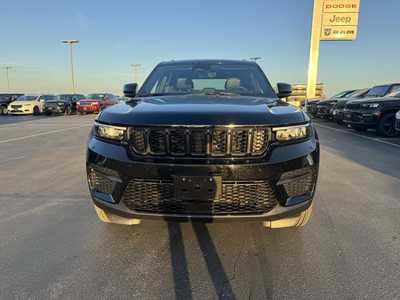 2025 Jeep Grand Cherokee, $39000. Photo 8