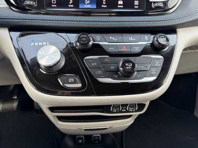 2021 Chrysler Pacifica, $29000. Photo 9
