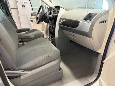 2010 Dodge Caravan, Grand, $12000. Photo 10