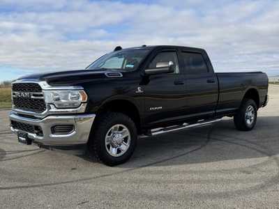 2019 RAM 3500 Crew Cab, $37500. Photo 2