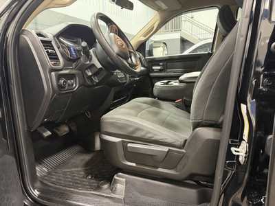 2019 RAM 3500 Crew Cab, $37500. Photo 3