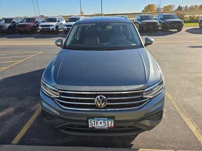 2024 Volkswagen Tiguan, $29000. Photo 2