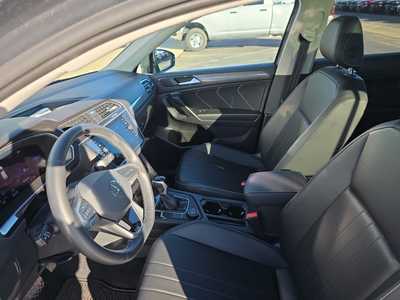 2024 Volkswagen Tiguan, $29000. Photo 9