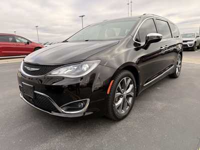2018 Chrysler Pacifica, $18000. Photo 2