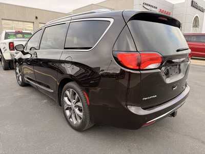 2018 Chrysler Pacifica, $18000. Photo 5