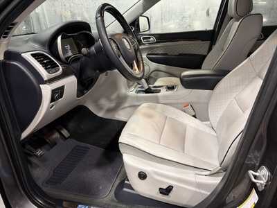 2020 Jeep Grand Cherokee, $28000. Photo 4