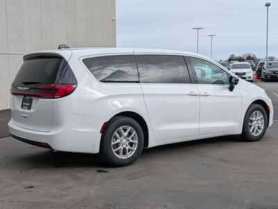 2026 Chrysler Pacifica, $41877. Photo 2