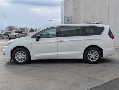 2026 Chrysler Pacifica, $41877. Photo 3