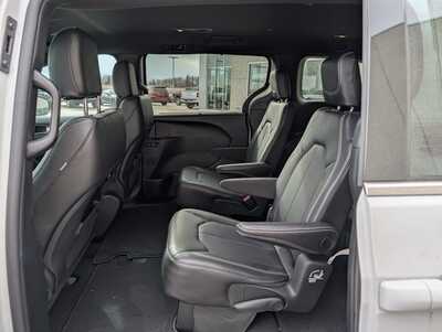 2026 Chrysler Pacifica, $41877. Photo 6