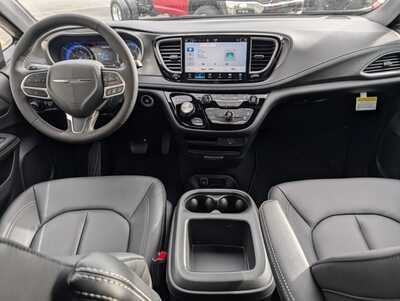 2026 Chrysler Pacifica, $41877. Photo 8
