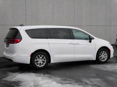 2026 Chrysler Pacifica, $40531. Photo 2