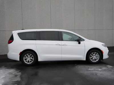 2026 Chrysler Pacifica, $40531. Photo 3