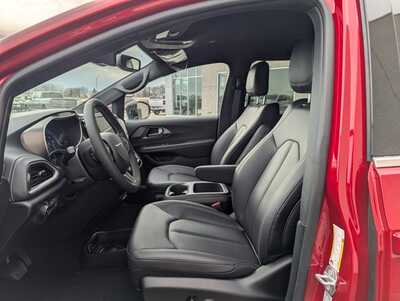 2026 Chrysler Pacifica, $42078. Photo 5
